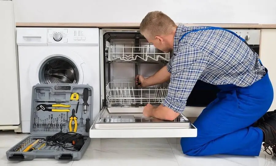 Buharkent Maytag servisi teknisyen ekibi beyaz eşya tamiri yaparken